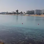 Christopher's Sandy Aparthotel