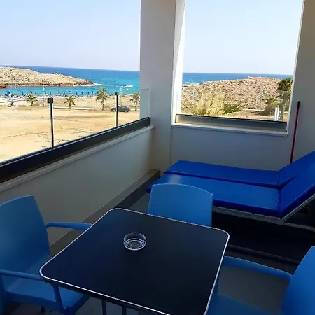 Christopher's Sandy 4*