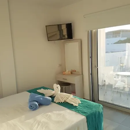 Christopher's Sandy 3*