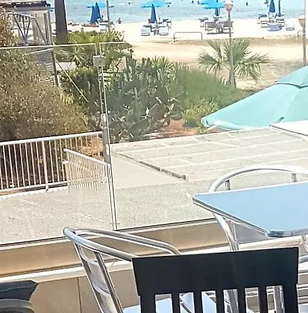 Christopher's Sandy Appart hôtel