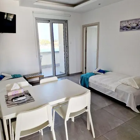 Christopher's Sandy Aparthotel