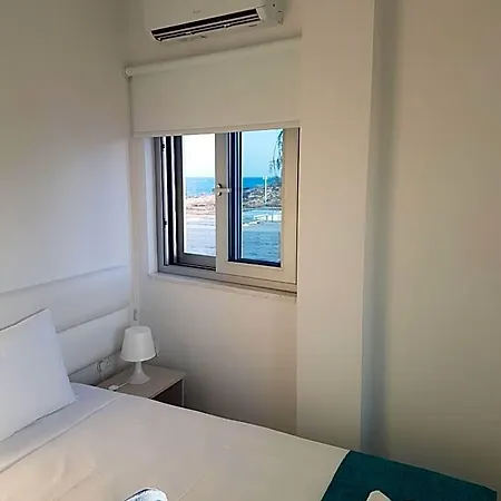 Christopher's Sandy 4*