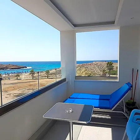 Christopher's Sandy 4*