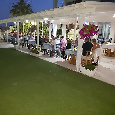 Christopher's Sandy Aparthotel