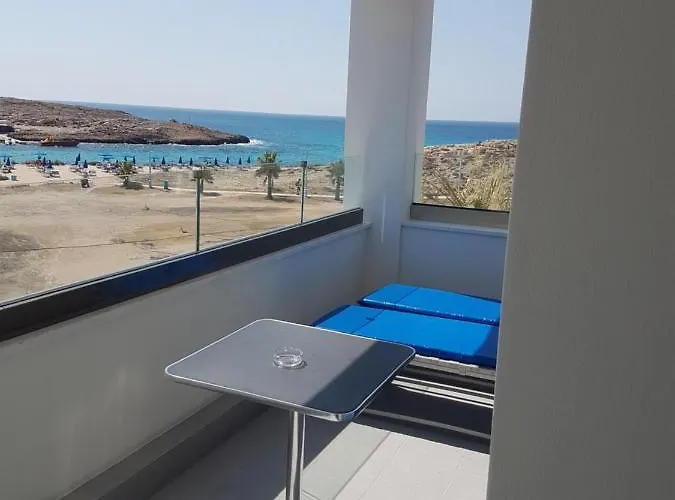 Christopher's Sandy Lägenhetshotell Ayia Napa