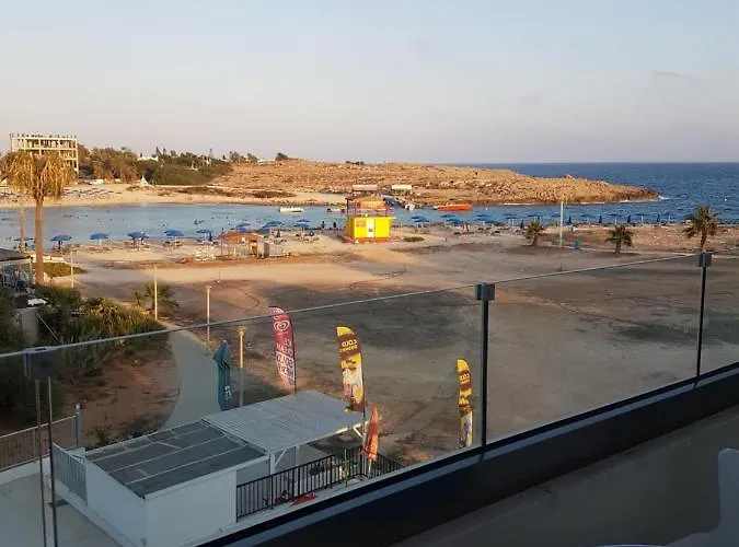 Christopher's Sandy Lägenhetshotell 3*