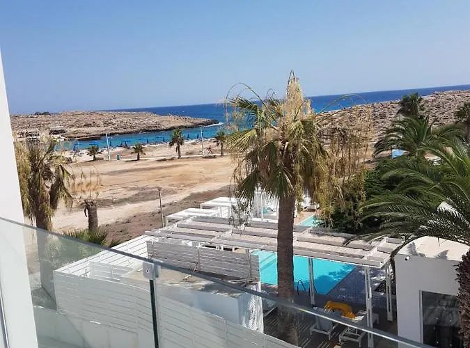 Christopher's Sandy Lägenhetshotell Ayia Napa