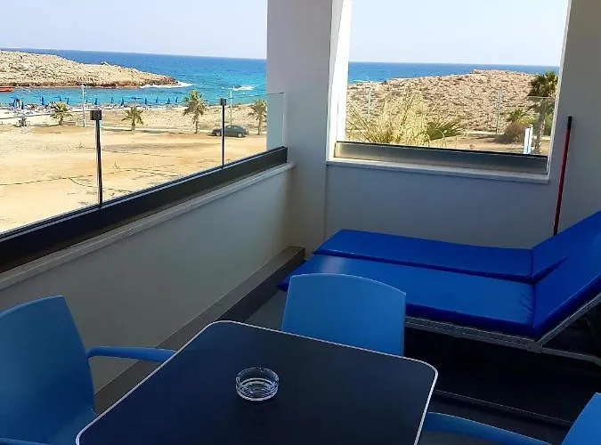 Christopher's Sandy 4*