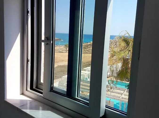 Christopher's Sandy Lägenhetshotell 3*