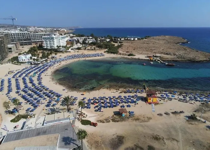 Christopher's Sandy Lägenhetshotell Ayia Napa