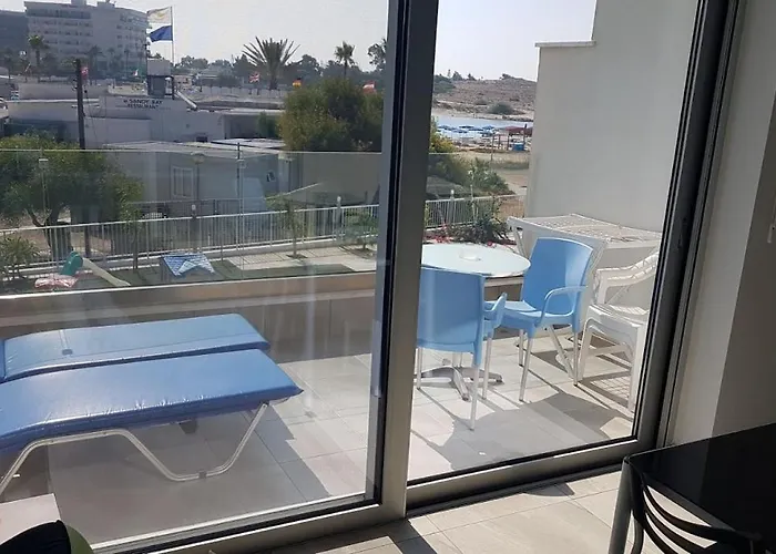 Christopher's Sandy 3*