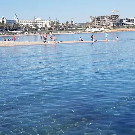 Christopher's Sandy 3*