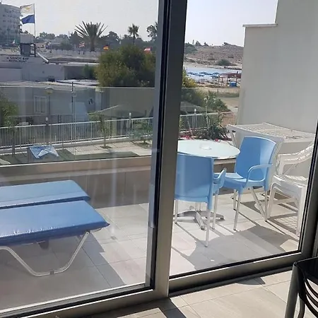 Christopher's Sandy 3*