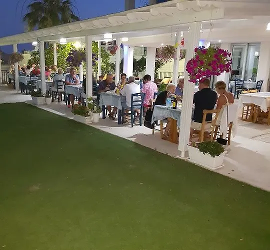 Christopher's Sandy Aparthotel